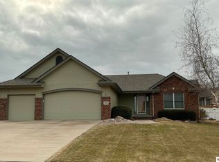 2303 Kara Dr, Papillion, NE 68133