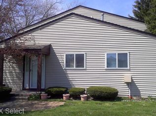 1139 Green Meadows Dr, Grand Blanc, MI 48439