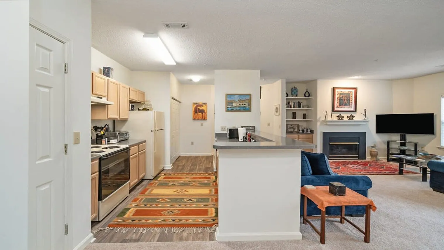 1 bed, 1.0 bath, 893 sqft, $3,684 — Photo 4