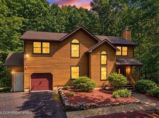 425 Underhill Dr, Tamiment, PA 18371