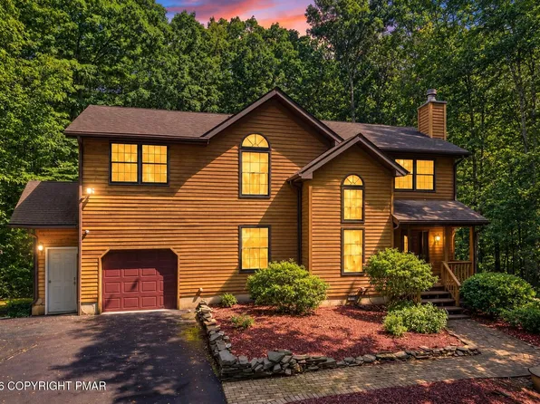 425 Underhill Dr, Tamiment, PA 18371