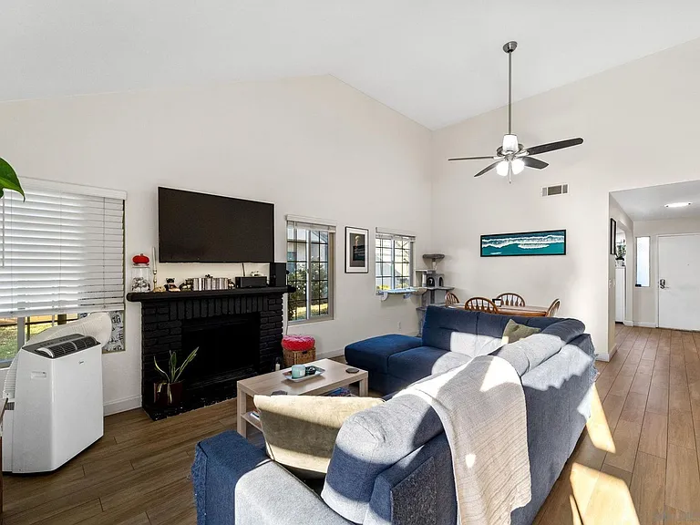 417 Nantucket Gln — Photo 6