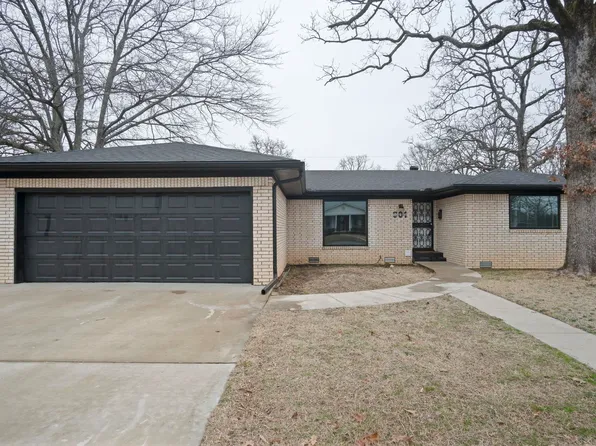 901 E 57th Pl, N Little Rock, AR 72116