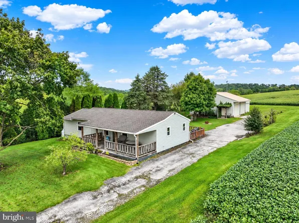 5903 Waltersdorff Rd, Spring Grove, PA 17362
