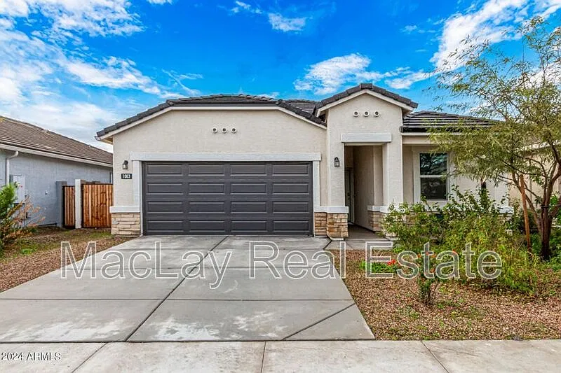 3 bed, 2.0 bath, 1866 sqft, $1,799 — Photo 1