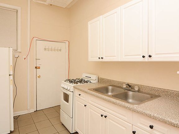 3rd image of 4235 N Paulina St #G