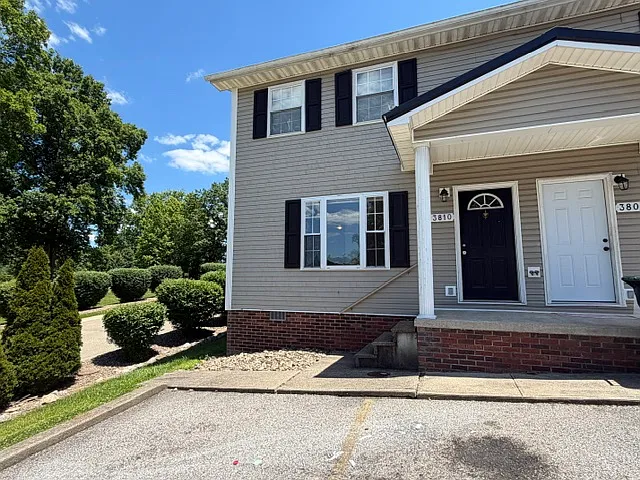 Sleepy Hollow Townhomes — Photo 21