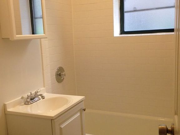 5th image of 2330 N Spaulding Ave #162