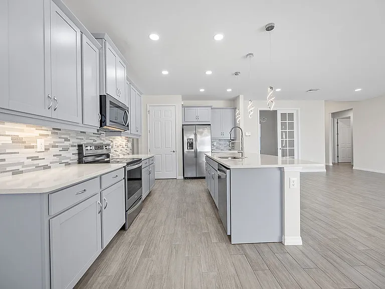 133 SW 37th Ave — Photo 13