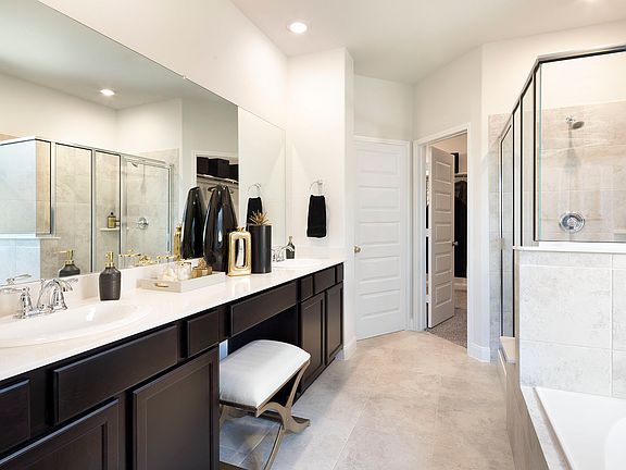 The Sommerville modeled at Talavera.