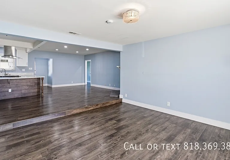 14141 Gault St — Photo 11