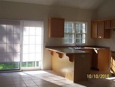 3rd image of 566 Greenvale Dr #2