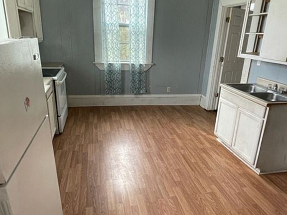 3rd image of 1314 Cedar St #11032784