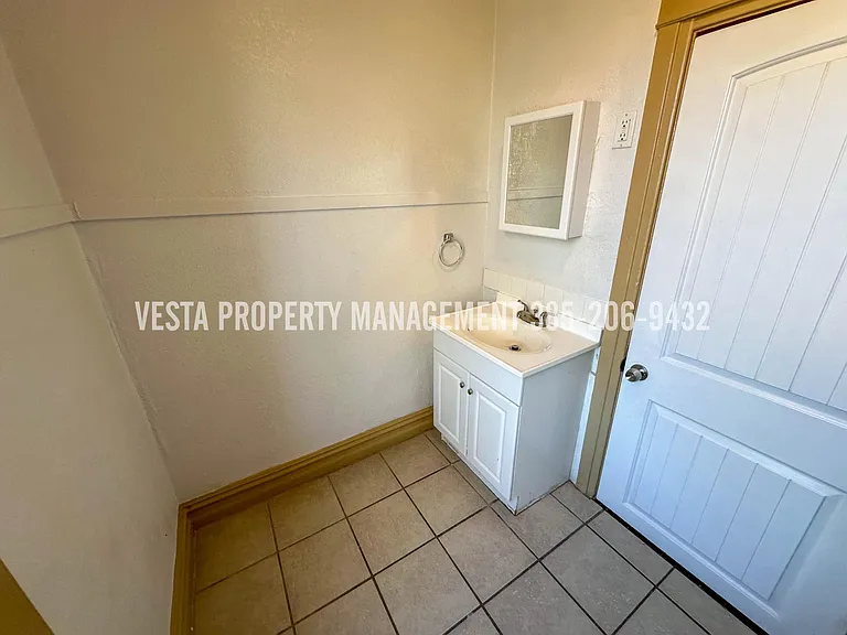 572 21st St #3 — Photo 7