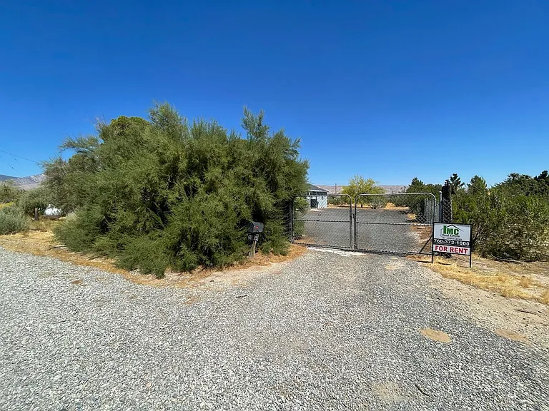 601 1/2 California City Blvd — Photo 5