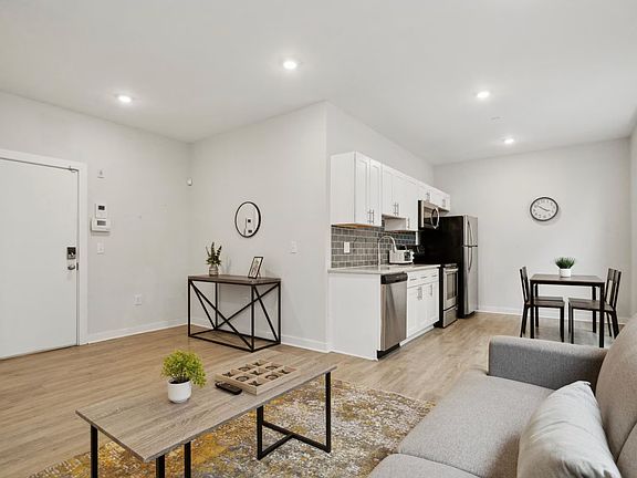5th image of 1529 W Girard Ave #1H