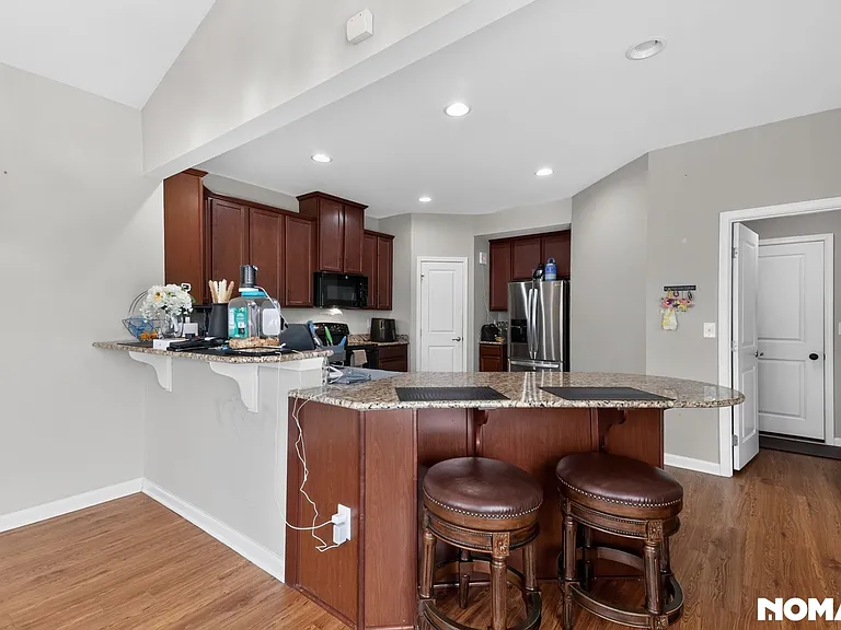 676 Twisted Oak Ct — Photo 4