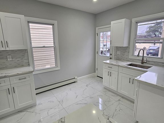 5th image of 109 Ashland Ave