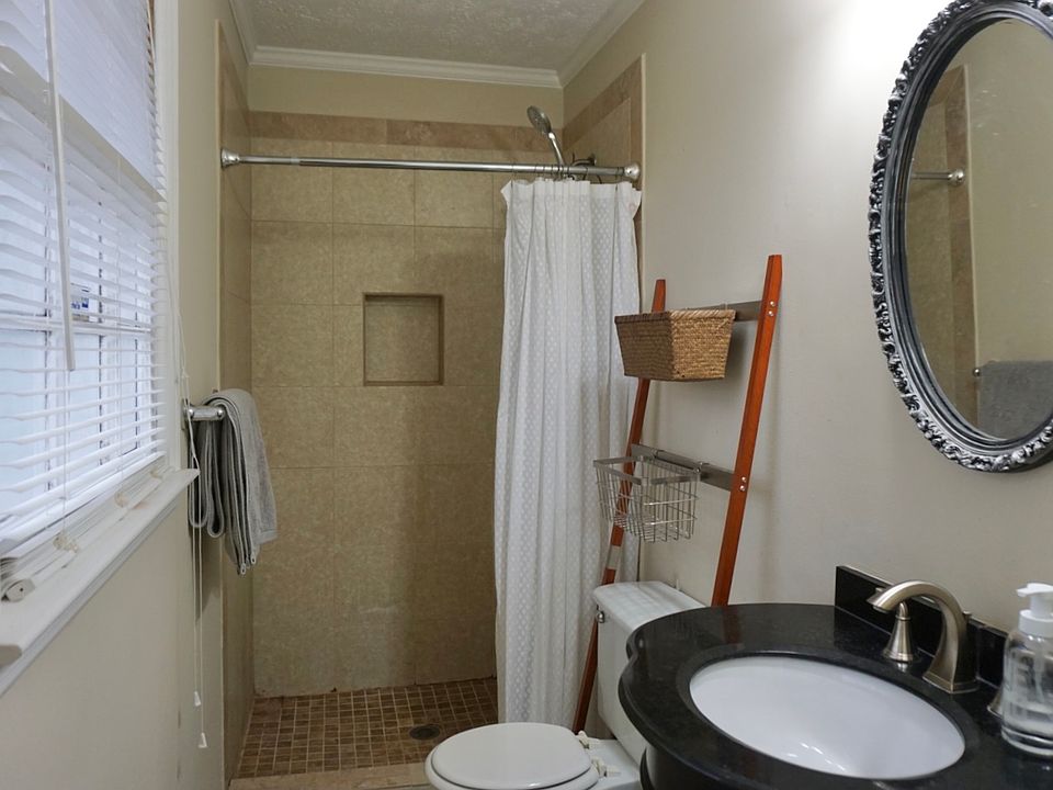1st image of 485 Edward Ct