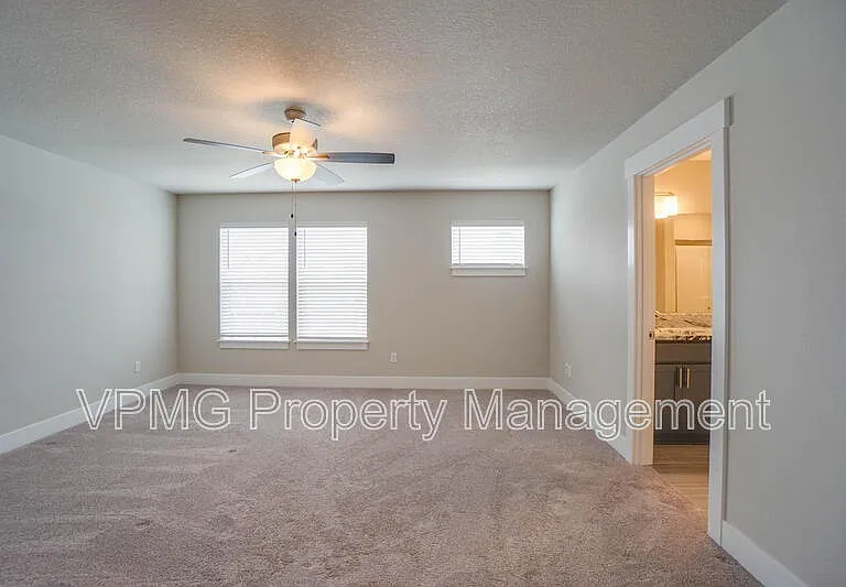 2928 NW 16th St — Photo 29