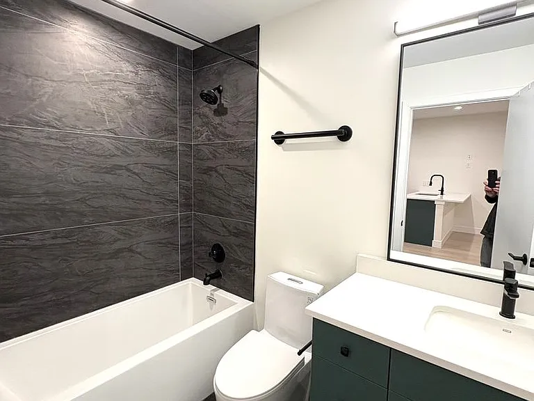 Modern and Sleek 611 S Fagley Street Apartments! — Photo 5