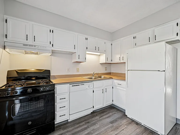 THE WILLOWS APARTMENT COMMUNITY — Photo 21