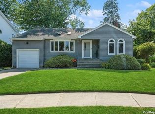 1406 Van Nostrand Pl, Merrick, NY 11566