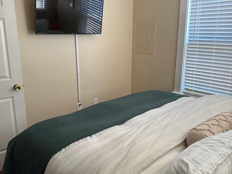 124 S Beverly Dr — Photo 9