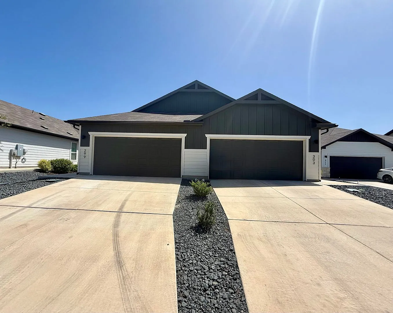 Want luxury living in the Far West ...Look no further...Amanda Park is it! — Photo 1