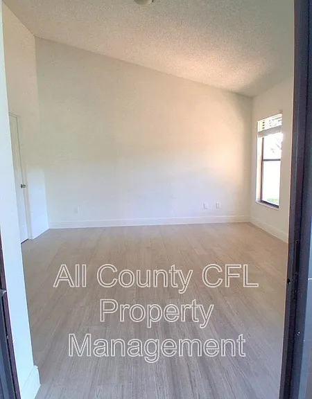 553 Walnut Grove Pl — Photo 12