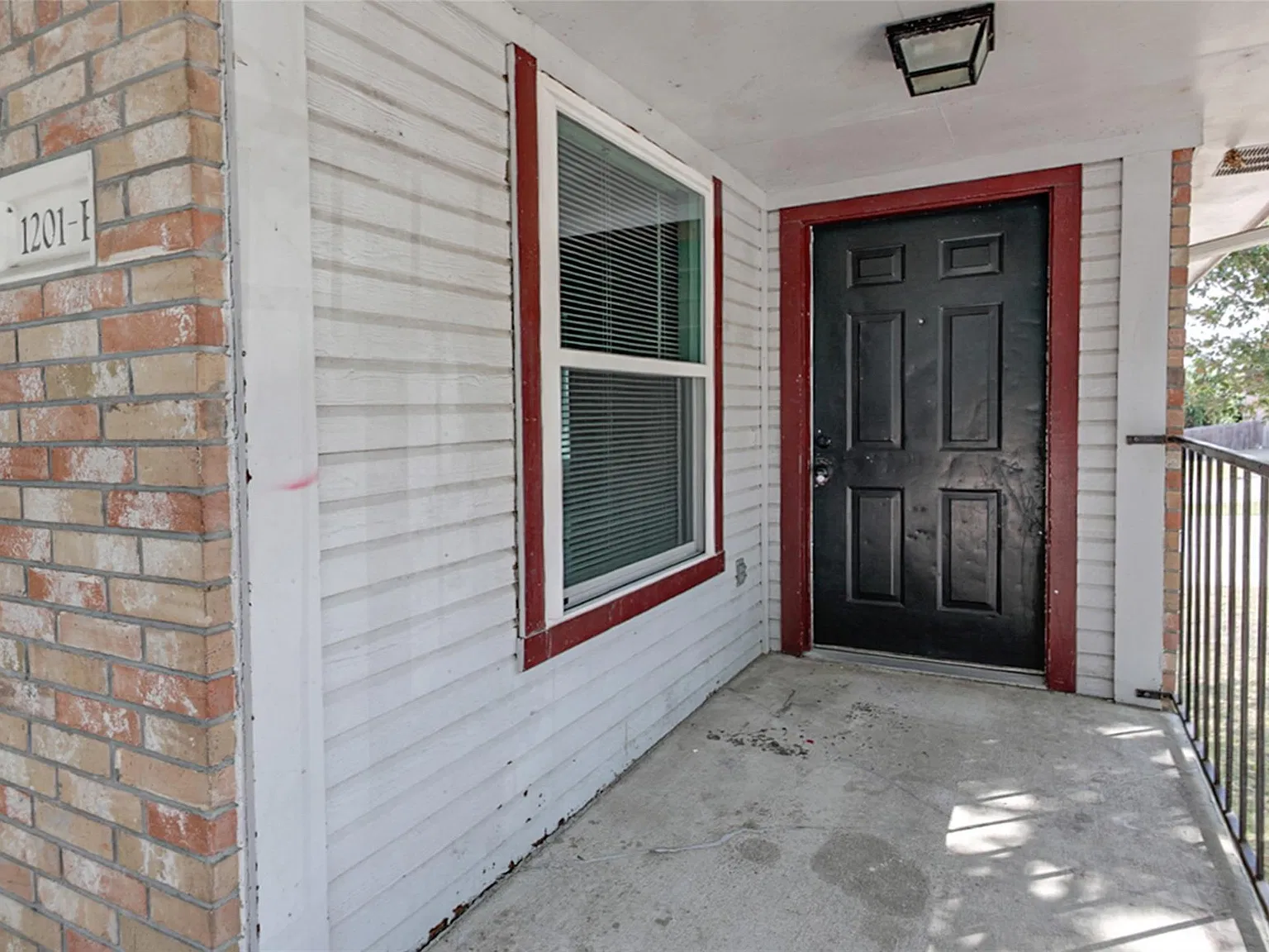 1201 Autumn Cir — Photo 2