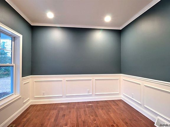 4th image of 42A Brampton Ln