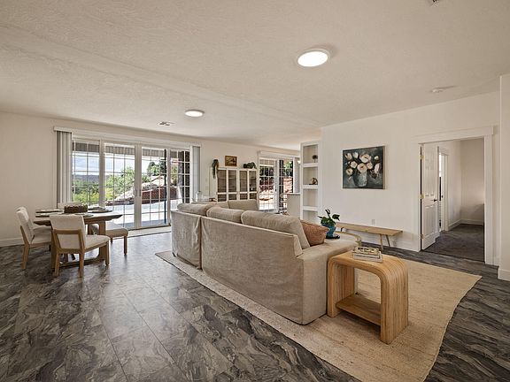 4th image of 339 W Sandstone Cir