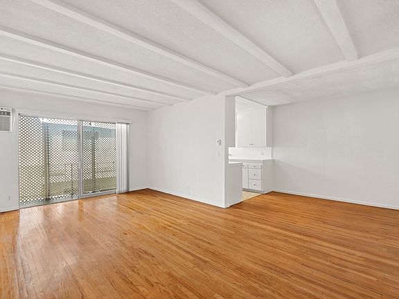 2nd image of 923 N San Vicente Blvd APT 6
