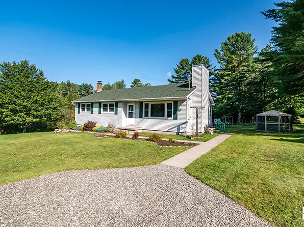 49 Breezy Acres Ln, Saranac Lake, NY 12983