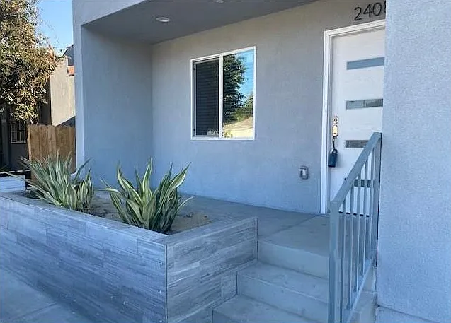 2408 S Redondo Blvd #2408