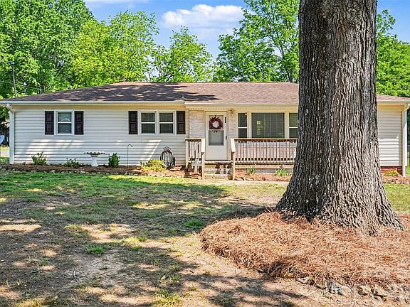 2nd image of 208 Danita Dr