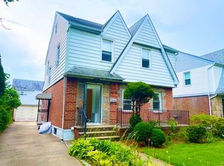 16318 25th Dr, Flushing, NY 11358