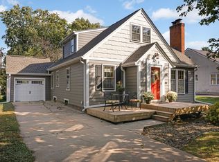 1858 Arona St, Falcon Heights, MN 55113