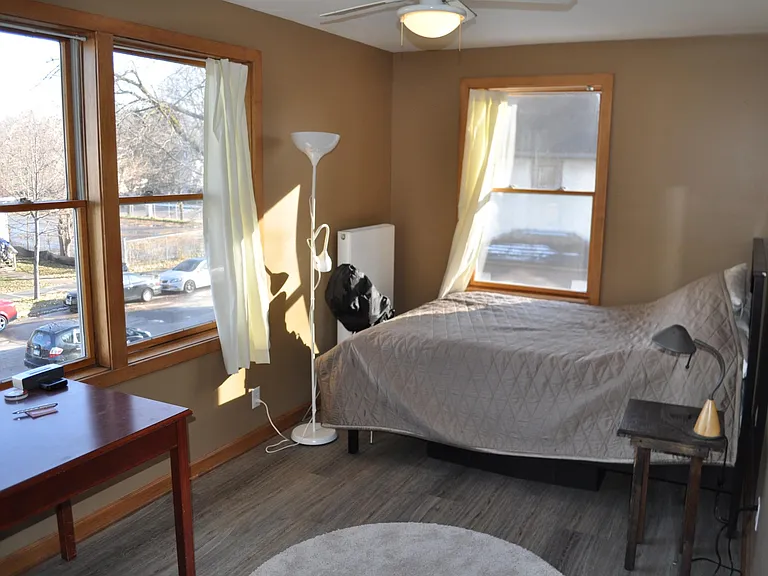 SE Bedroom (Furniture not included)