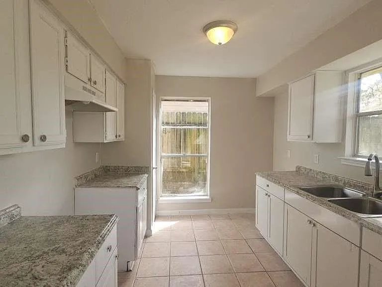 12311 Kings Chase Dr — Photo 4