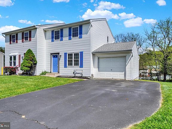 3rd image of 1911 Pin Oak Dr #4