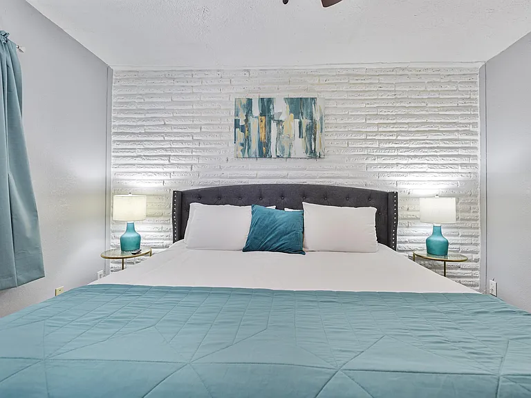 2402 Berry St #5 — Photo 8