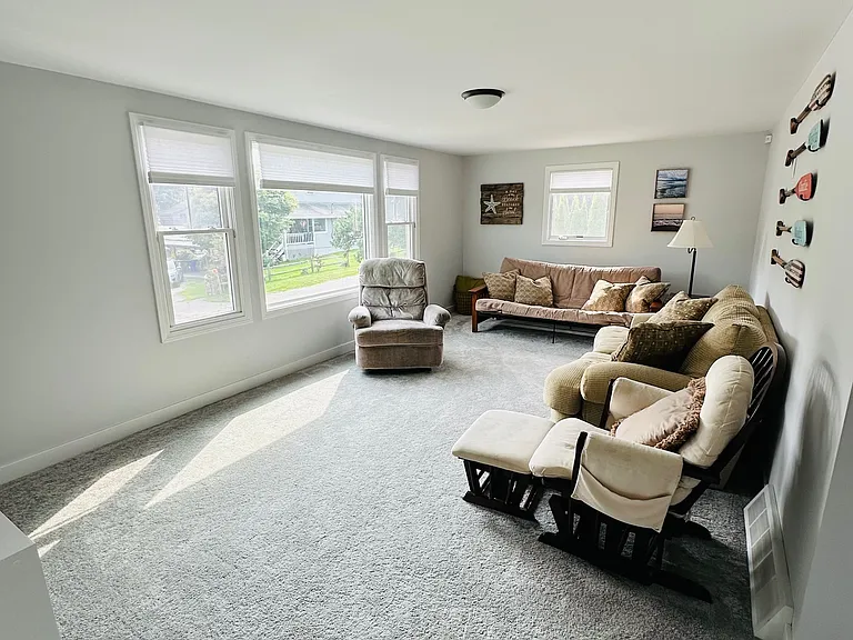 60 Traymore St — Photo 8