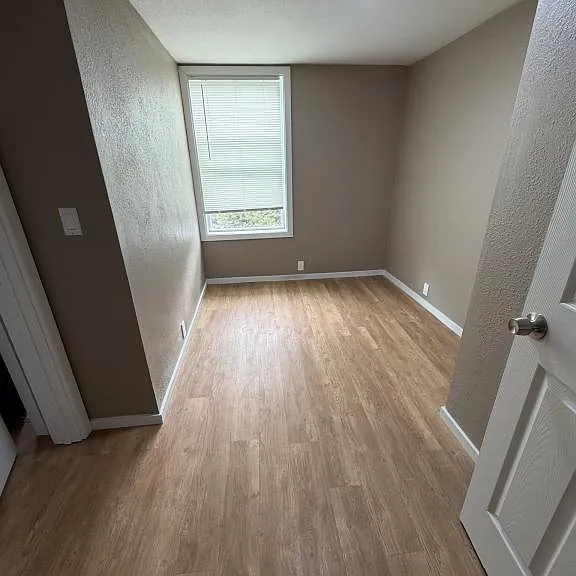 985 Oregon St — Photo 10