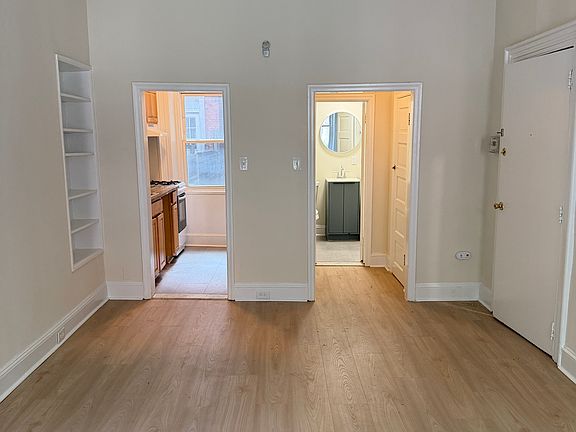 3rd image of 2124 Pine St APT 1F