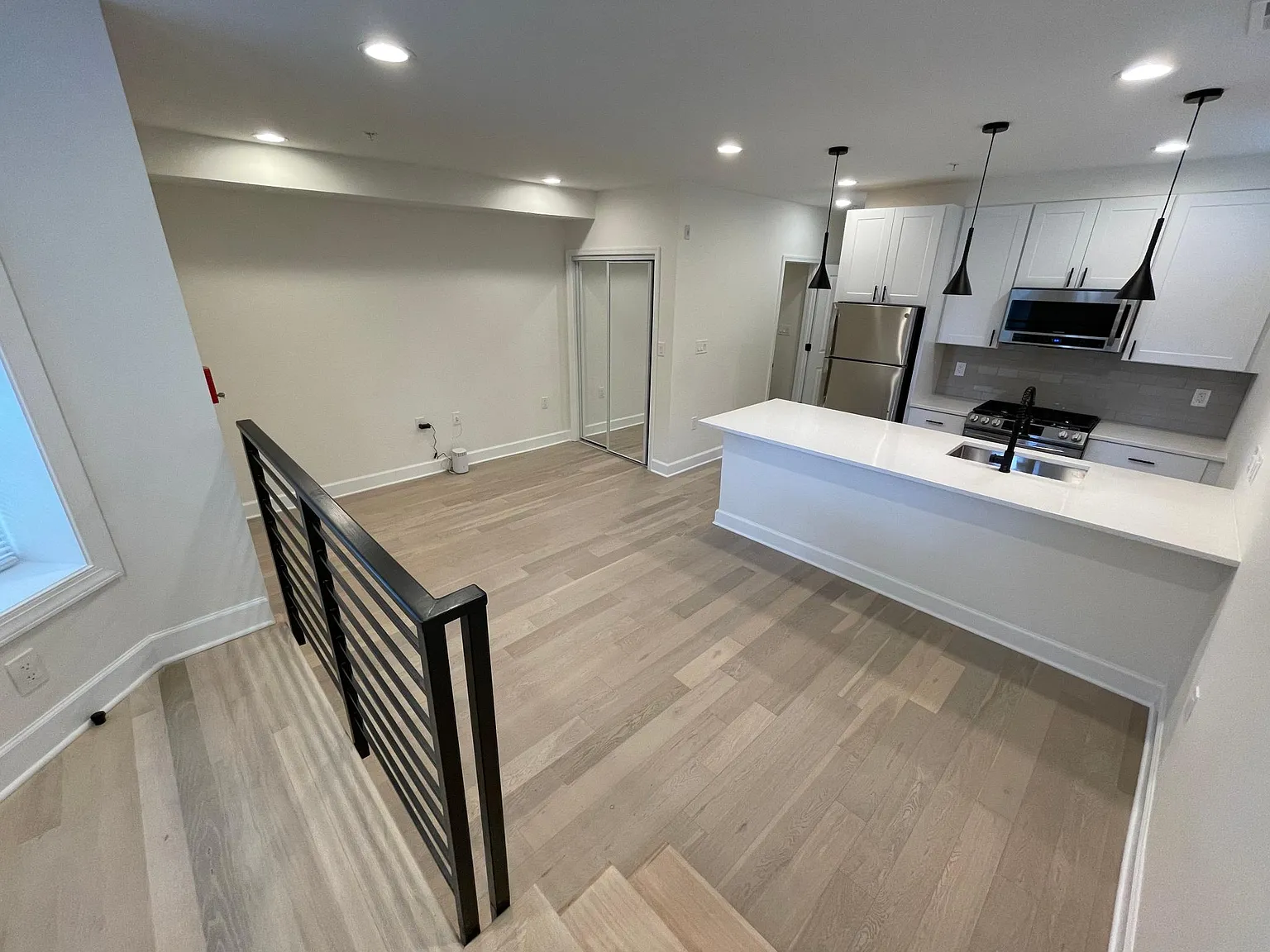 3 bed, 1.5 bath, $3,195 — Photo 3