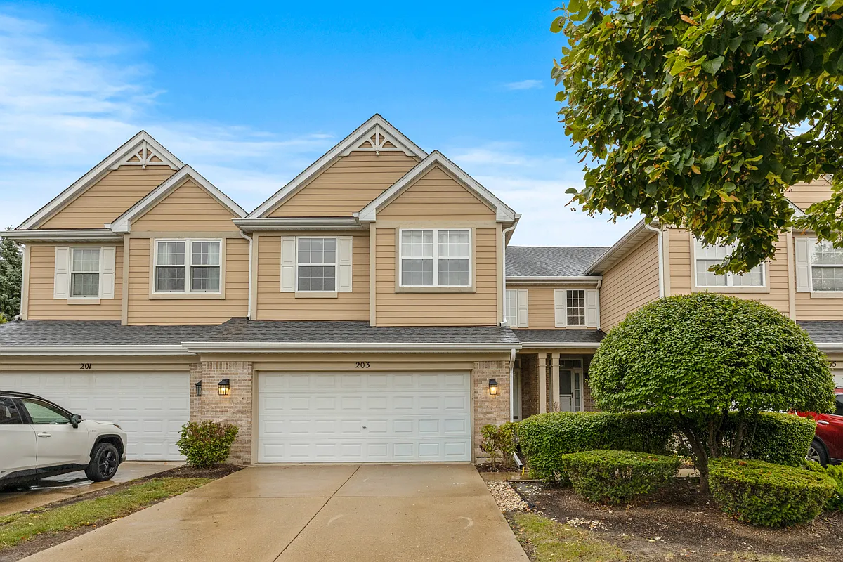 3 bed, 3.5 bath, 3183 sqft, $3,350 — Photo 1