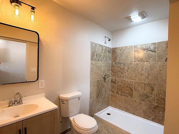 3rd image of 631 S 1st St #2