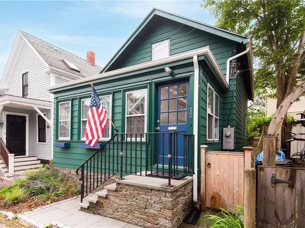 12 Maitland Ct, Newport, RI 02840